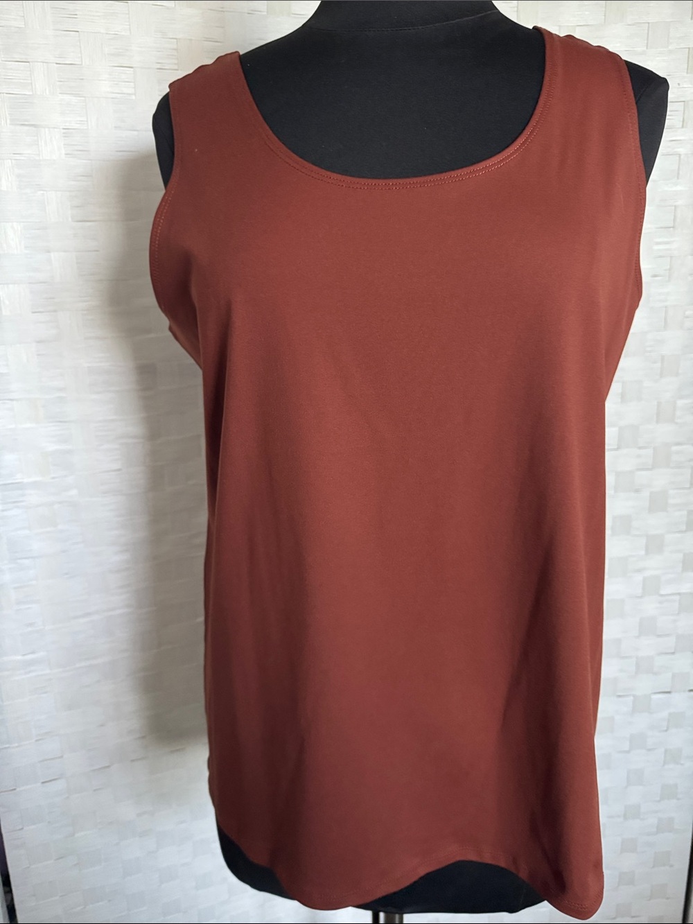 Women's Scoop Neck Tank Top - Rust
